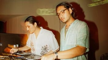 في شكل ثنائي دي جي 