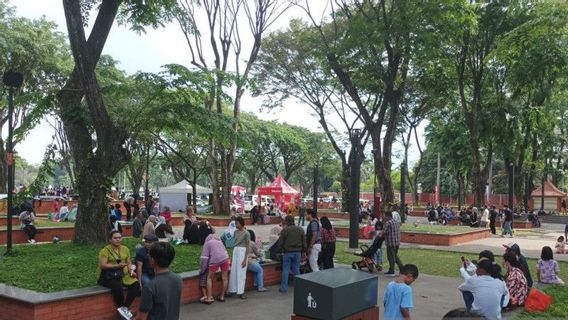 Pengunjung TMII Diperkirakan Capai 20 Ribu Orang, 40 Bus Listrik Disiapkan