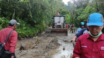 How Severe The Pasaman Earthquake Damaged Roads And Bridges?
