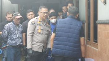 Warga Kerumuni Rumah Predator Seks di Jepara yang Digeledah Polda Jateng