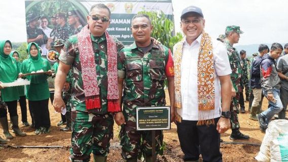 Pupuk Indonesia Bersama TNI AD Dukung Optimaliasai Lahan Tidur melalui Agro Forestry