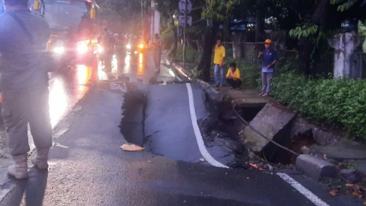 Amblas Street In Cilandak, Motorcyclists Asked To Find Alternative Paths