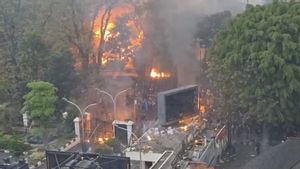    Bangunan Aset MPR di Depan Gedung DPRD Jabar Dibakar Massa