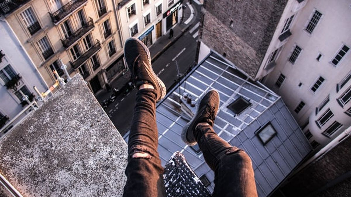 دوستينغ كوكاين، الرجل البريطاني القفز من شرفة المبنى في إسبانيا