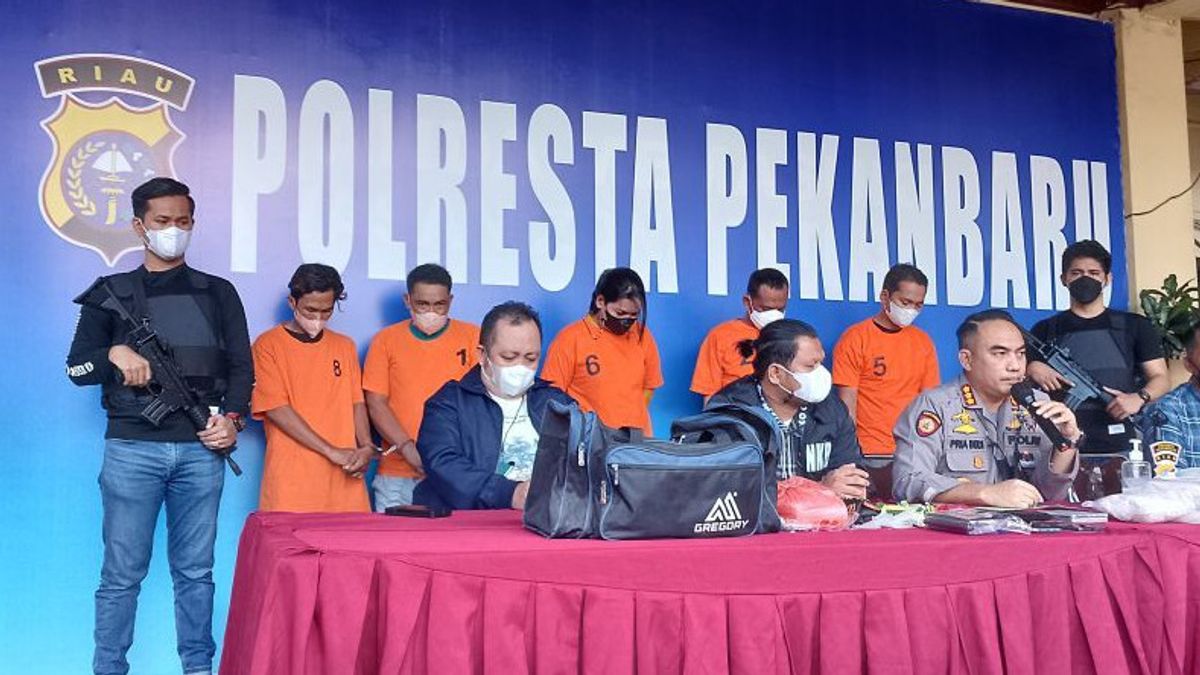Police Arrest 5 Drug Dealers In Pekanbaru, 2.4 Kg Of Sabu Confiscated