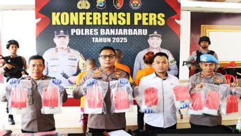 18-Year-Old Woman Brings IDR 6.5 Billion Of Methamphetamine, Police Find It In Rice Fields
