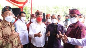 Gubernur Koster Minta Petugas Tak Takut Tutup Pabrik Arak Gula di Bali