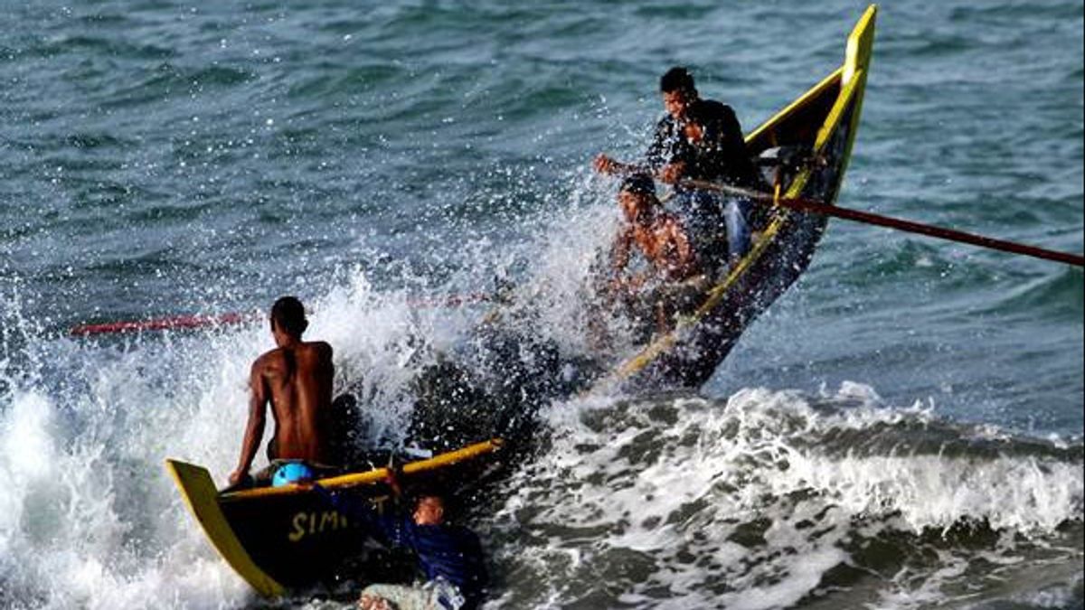 Extreme Weather In Banjarmasin Has Eated 2 Casualties, Basarnas Asks Fishermen Not To Go To Sea First