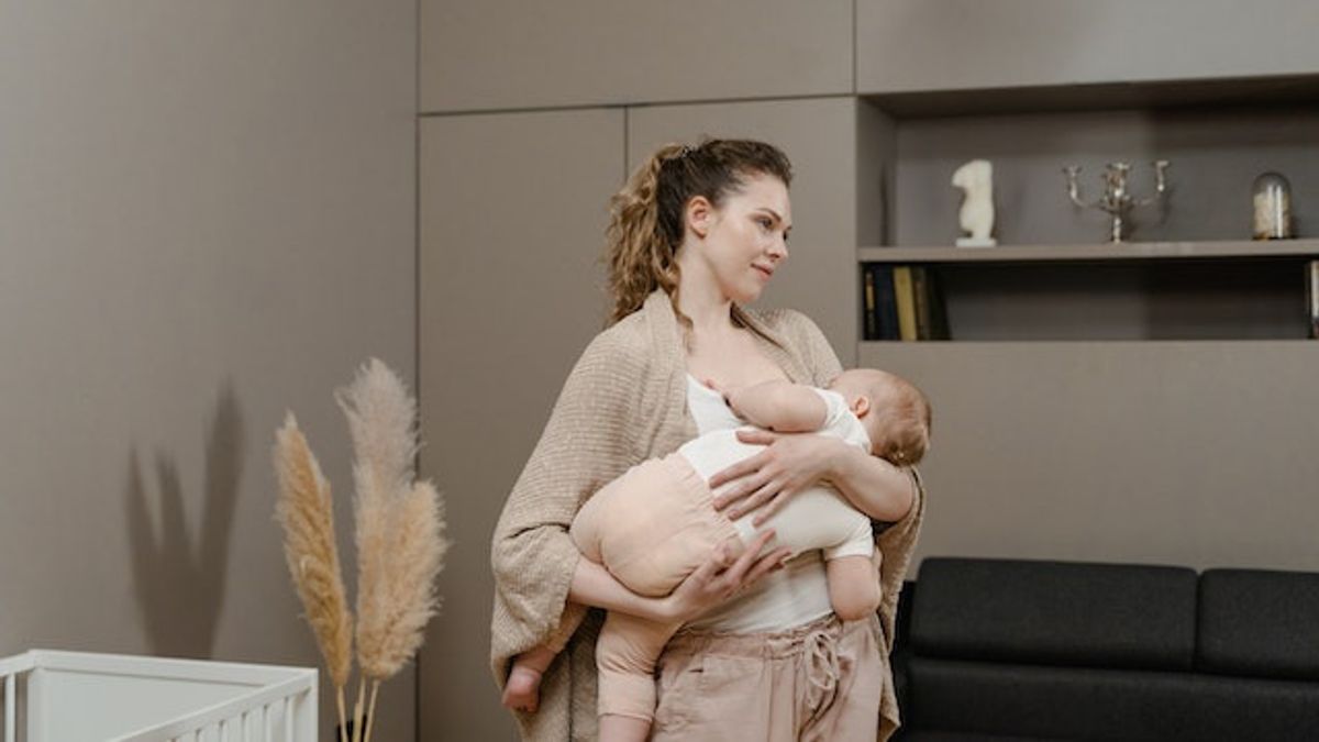 Pediatrician Says Stress In Breastfeeding Mothers Can Affect Breast Milk Quantity