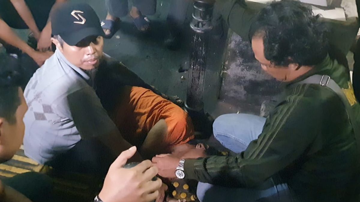 Pria ODGJ di Duren Sawit Mengamuk, Teriak Minta Dipanggilkan Ambulans