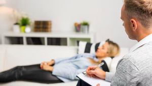 Not Just Relaxation, This Is How Hipnotherapy Helps Recover Trauma Inner Child