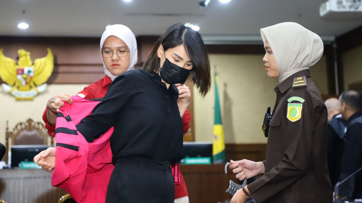 Prosecutors Ask Helena Lim To Pay Rp210 Billion In Replacement Money, Judge Ketok Only Rp900 Million