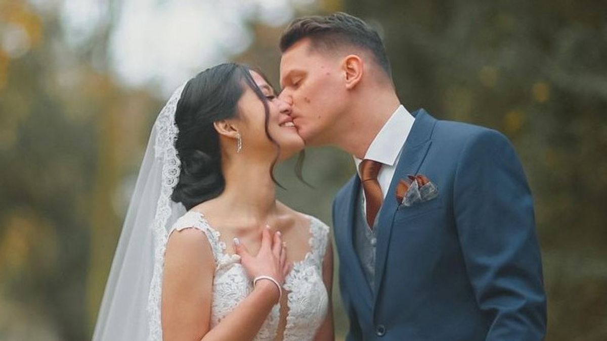 8グラシア・インドリの結婚式の写真, イルファンハキム泣き作るためにシンプルだが神聖な 