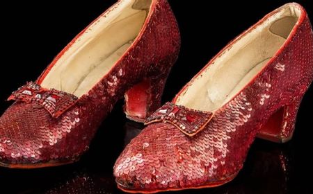 Sepatu Ruby Judy Garland di Film The Wizard of Oz Laku Terjual Rp435 Miliar