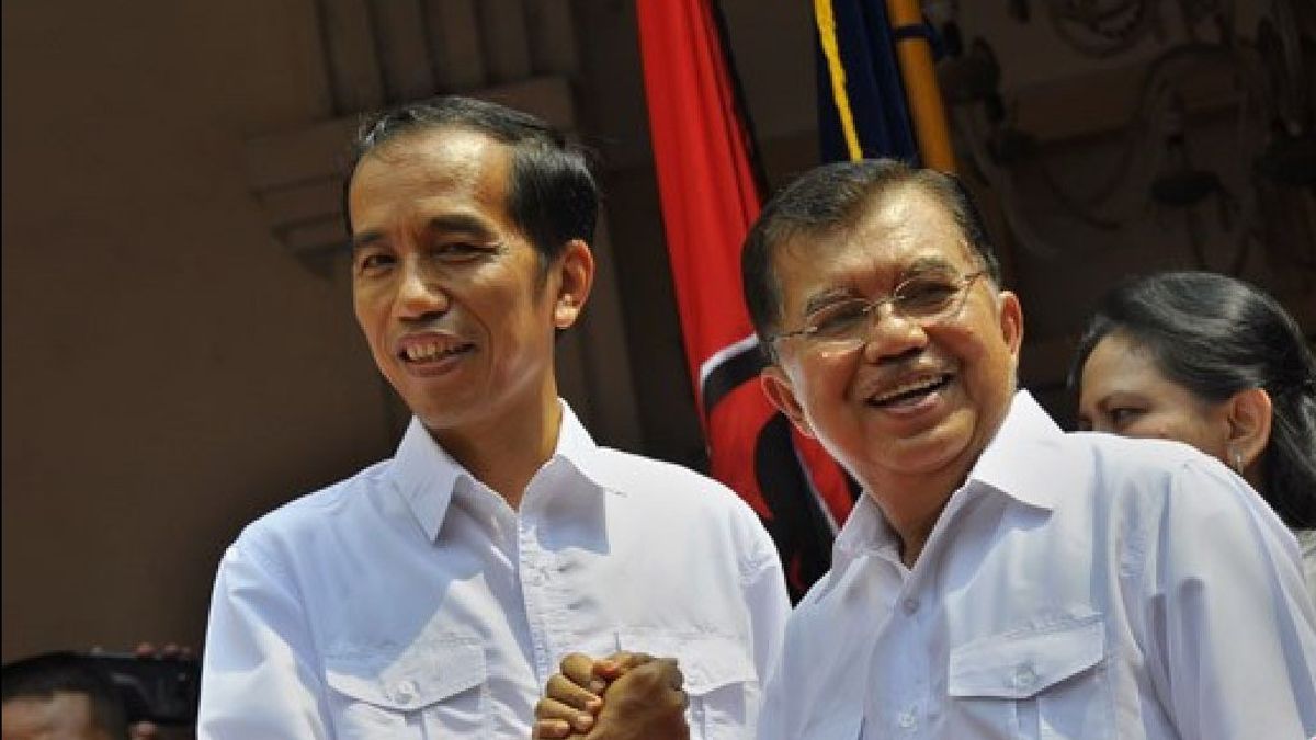 BEM IPB تقدم تقريرًا أحمر ل Jokowi-JK في تاريخ اليوم ، 19 مارس 2015
