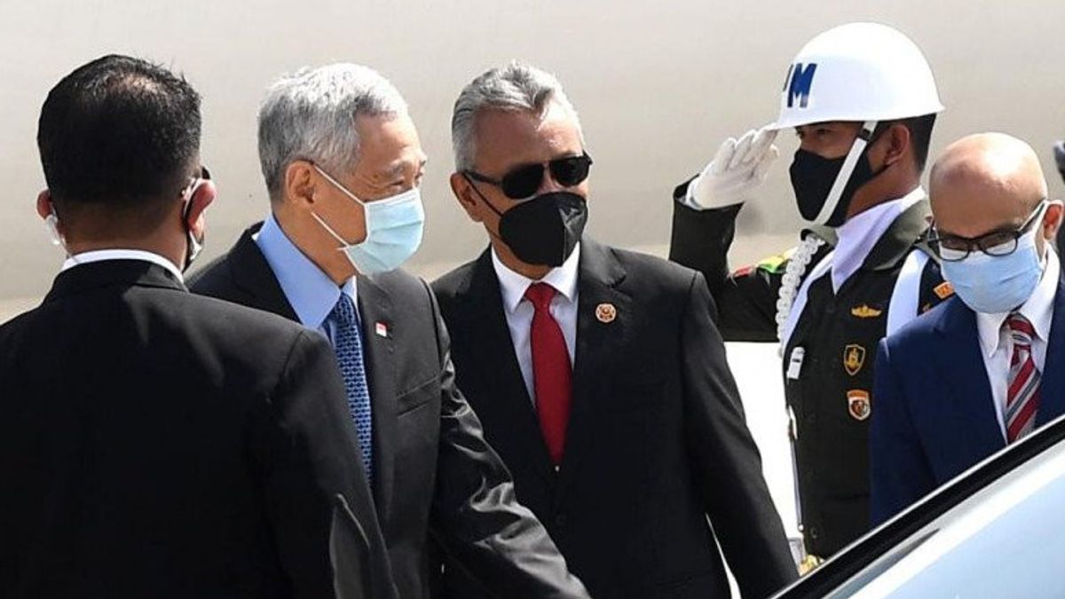 وصوله إلى جاكرتا، رئيس وزراء سنغافورة يحضر قمة اجتماع قادة آسيان