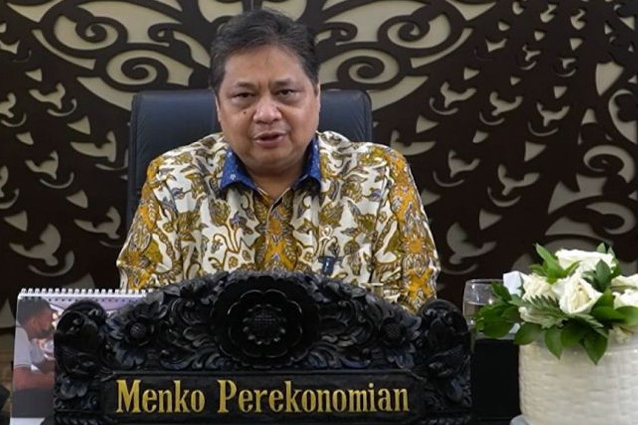 アイルランガ調整大臣は、インドネシアを2024年のグローバルハラールハブとして実現し、MSMEと経済圏の役割の重要性を強調しています