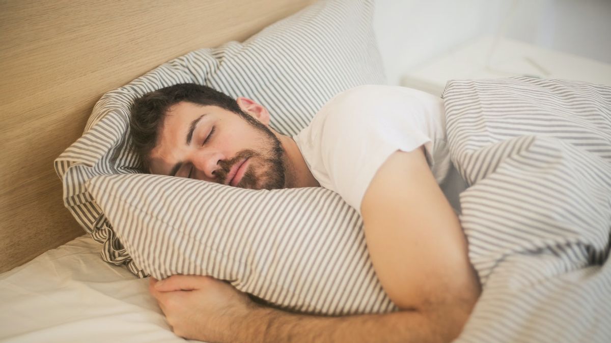 Is 4 Hours A Day Enough Sleep? Here's The Expert Advice