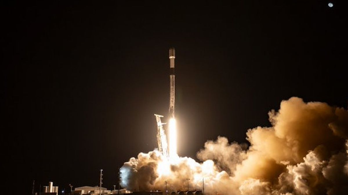 Eutelsat lance les 20 premiers satellites après sa fusion à l’aide de la fusée SpaceX