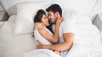 Benarkah Pria Lebih Banyak Membakar Kalori Saat Berhubungan Seksual?