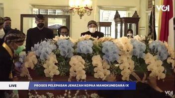 Gusti Pangeran Haryo Paundrakarna A Vu Le Cercueil De Mangkunegara IX Fermé, Après Brobosan Prêt Pour L’enterrement