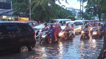 Les Inondations, Les Routes Endommagées Et Les Services Publics Sont Toujours Des Problèmes à Medan