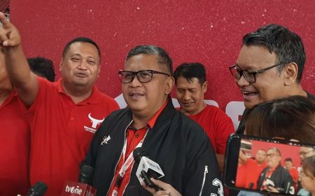 Hasto Ungkap Momen Unik Megawati dan Ganjar Ziarah Makam Bung Karno: Saat Berdoa, Bendera Merah Putih Berkibar