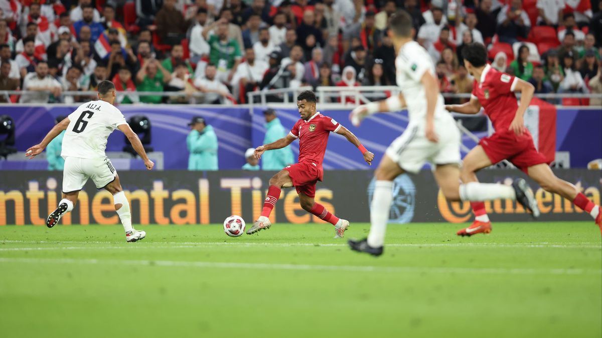 James Sayuri demande le soutien des supporters pendant que l’équipe nationale indonésienne vs Vietnam lors de la Coupe d’Asie 2023