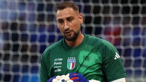 Kocak, Kiper Donnarumma Masih Benahi Sarung Tangan Saat Gawang Italia Kebobolan