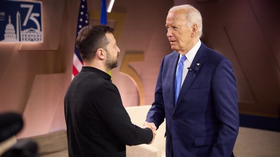 Presiden Biden Salah Sebut Namanya dengan Putin, Zelensky: Saya Lebih Baik