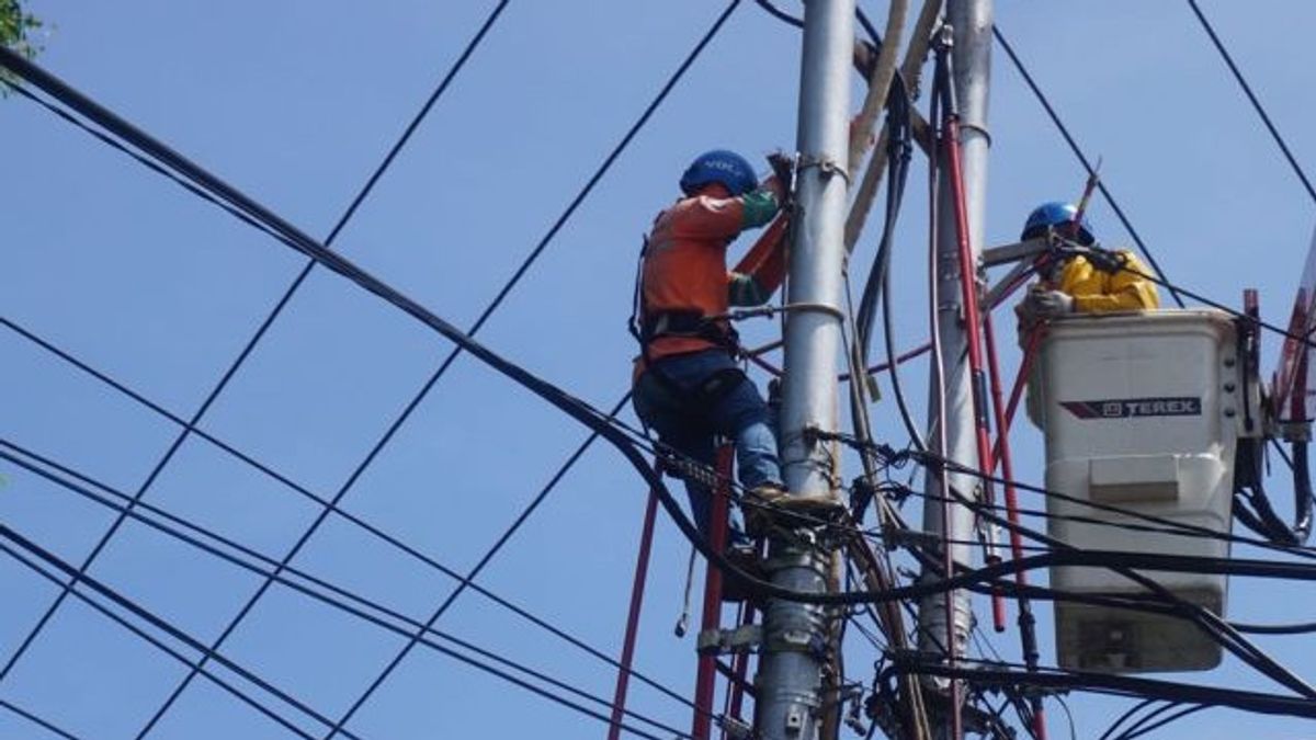 PLN Reminds Residents To Be Hearts To Use Electricity During The Rainy Season
