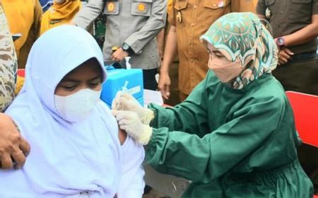 Bukan Hanya Vaksinasi COVID-19, Hentikan PTM 100 Persen Jadi Upaya Perlindungan Anak