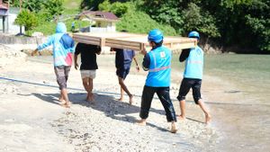 PLN Manfaatkan PLTS dan BESS untuk Terangi Sekolah di Maluku Utara