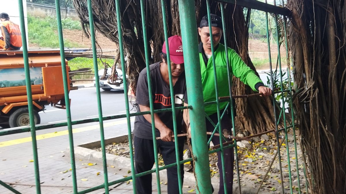Allegedly A Nest For LGBTs With Intimate Relations, East Jakarta City Government Permanently Closes Forest Doors For UKI City