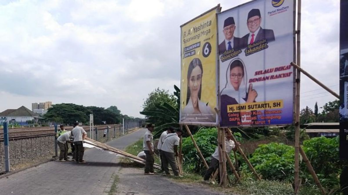 Disrupts Train Crossings, Political Party Flags And APKs In Sleman Ordered By Bawaslu