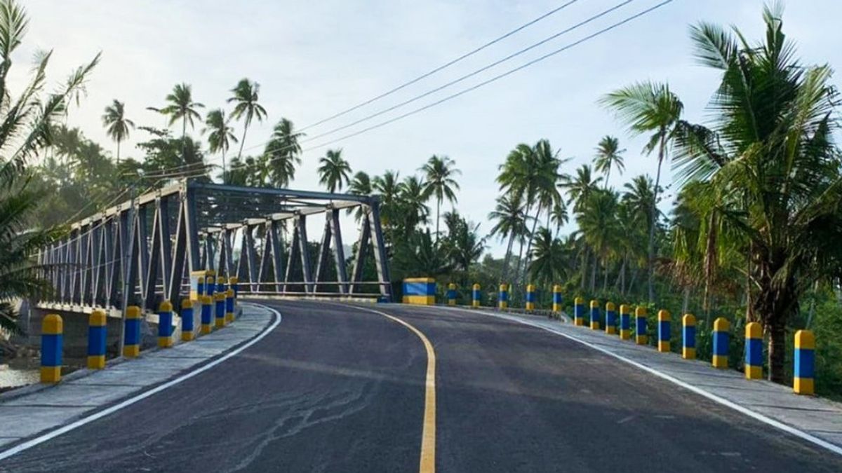 为了支持旅游目的地服务，PUPR部改善了Morotai环路的连通性