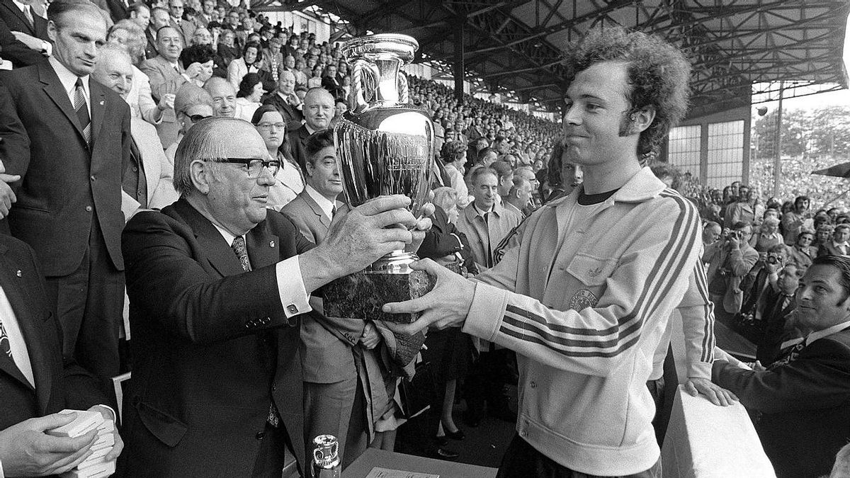 欧足联在2024年欧洲杯开幕式上向Franz Beckenbauer致敬