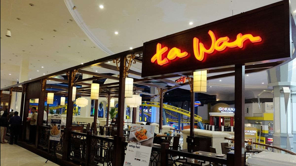 مطعم تا وان الذي تم التقاطه من قبل COVID-19 ، في محاولة للبقاء على قيد الحياة من خلال البيع على جانب الطريق