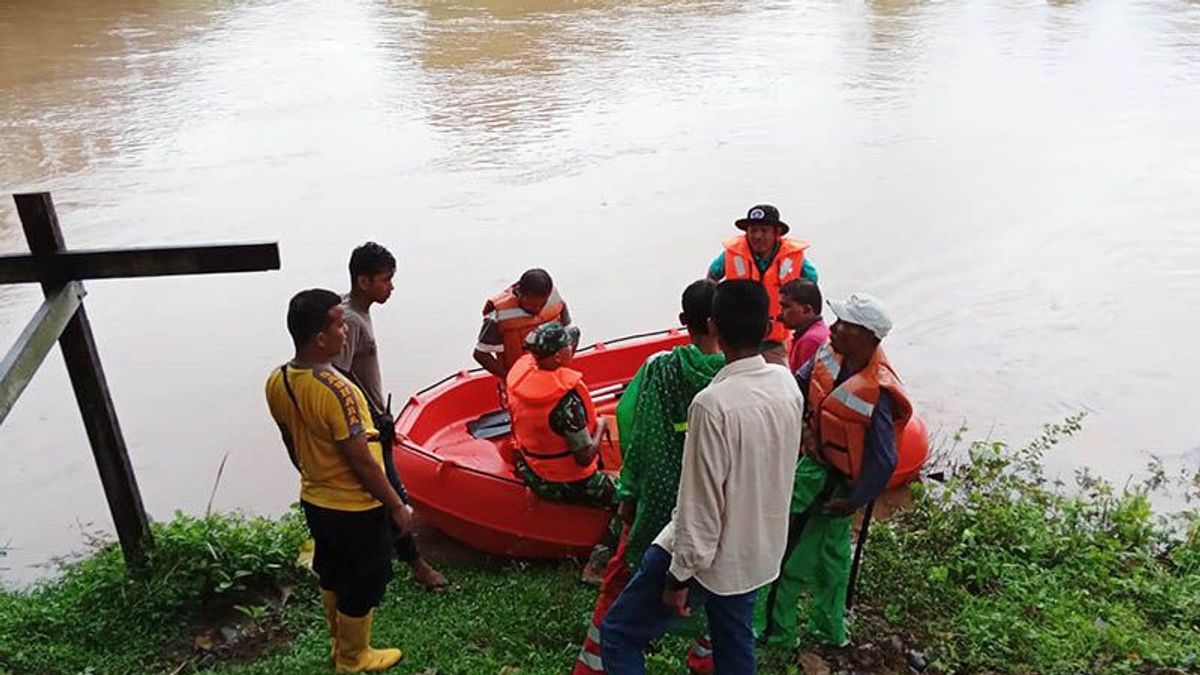 بيتاكا أثناء السفر ، أبلغ 4 طلاب عن فقدانهم جرتهم المياه في نهر برايون آتشيه بيسار