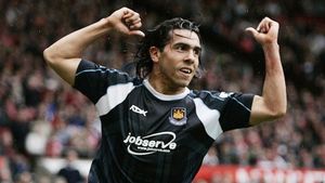 Spesialnya Kemenangan West Ham atas MU di Old Trafford, Pertama dalam 14 Tahun saat Corlos Tevez Berseragam <i>The Hammers</i>