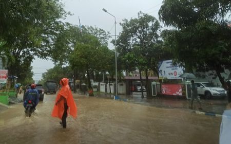 Hujan Deras dan Saluran Irigasi Jebol Bikin Tiga Ruas Jalan Pacitan Banjir