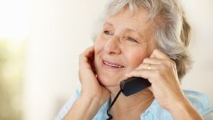 Tak Boleh Disepelekan! Ini 5 Cara Mengatasi Kesepian pada Lansia 