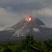 Gunung Merapi Muntahkan 12 Guguran Lava Sejauh 1.700 Meter