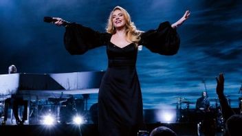 Sick, Adele Delays Residency Concert In Las Vegas