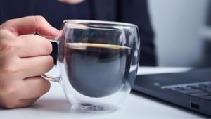 Tambahkan Garam Sedikit Bisa Bikin Kopi Lebih Nikmat? Ini Penjelasan Ahli