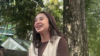 L'accoucheur de l'argent de la victime, Dewi Perssik, raconte avoir remboursé les pertes avec son argent personnel