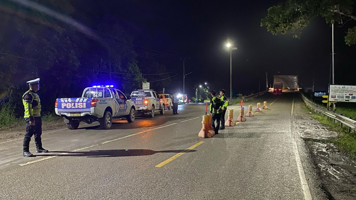 Bulungan警察局在Sei Kayan Bridge封面,禁止5吨以上的车辆通过
