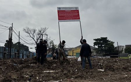 Sampah Mulai Menggunung, KLH Segel TPS Pasar Caringin Bandung