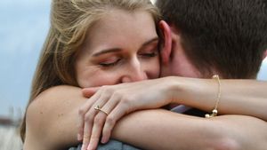 Manfaat Mencium Aroma Tubuh Pasangan, Salah Satunya Turunkan Stres, Tertarik?