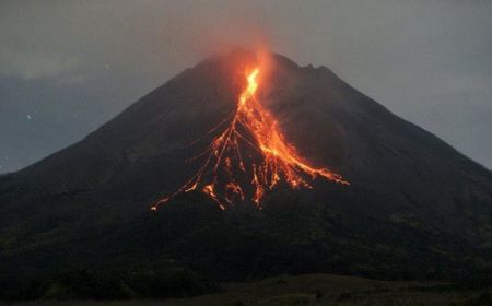 Gunung Merapi Keluarkan Awan Panas 253 Warga Mengungsi